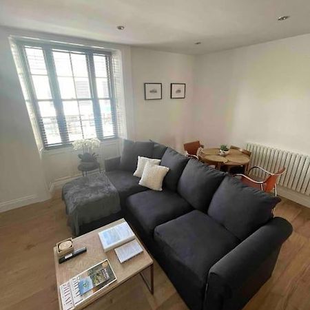 Abergavenny Center 2-Bed Flat Apartment ภายนอก รูปภาพ