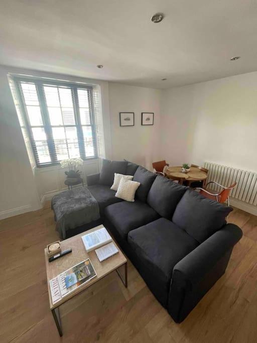 Abergavenny Center 2-Bed Flat Apartment ภายนอก รูปภาพ