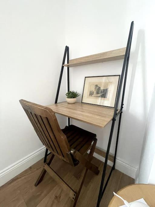 Abergavenny Center 2-Bed Flat Apartment ภายนอก รูปภาพ