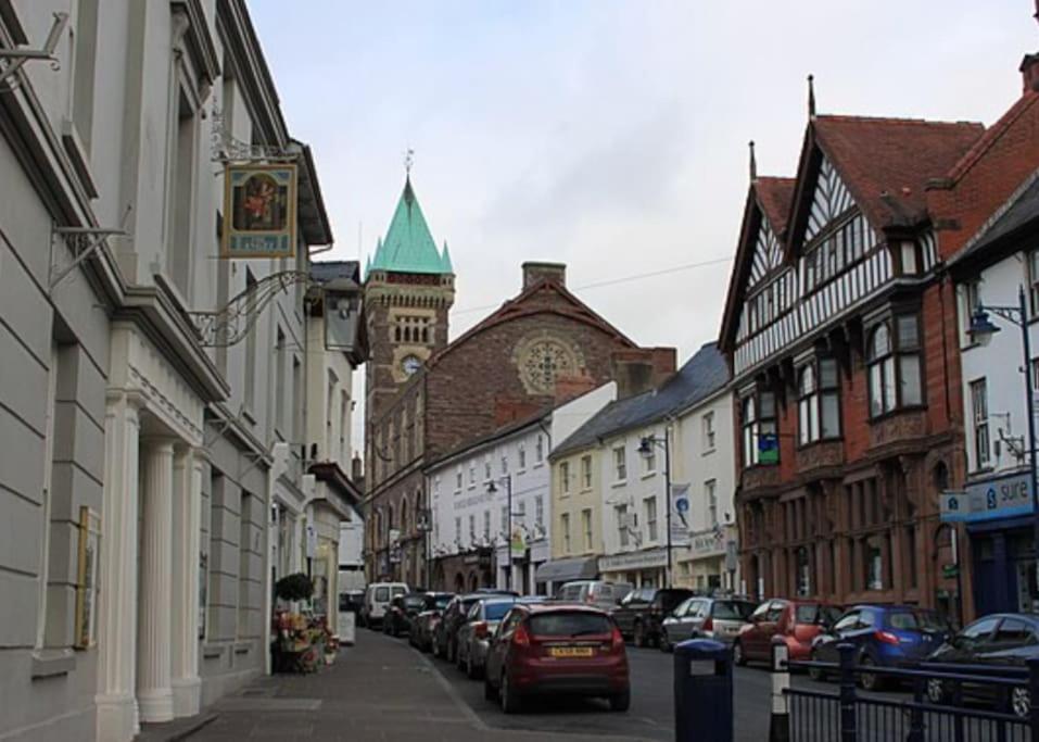 Abergavenny Center 2-Bed Flat Apartment ภายนอก รูปภาพ
