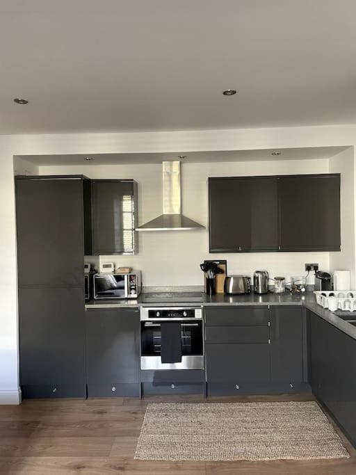Abergavenny Center 2-Bed Flat Apartment ภายนอก รูปภาพ