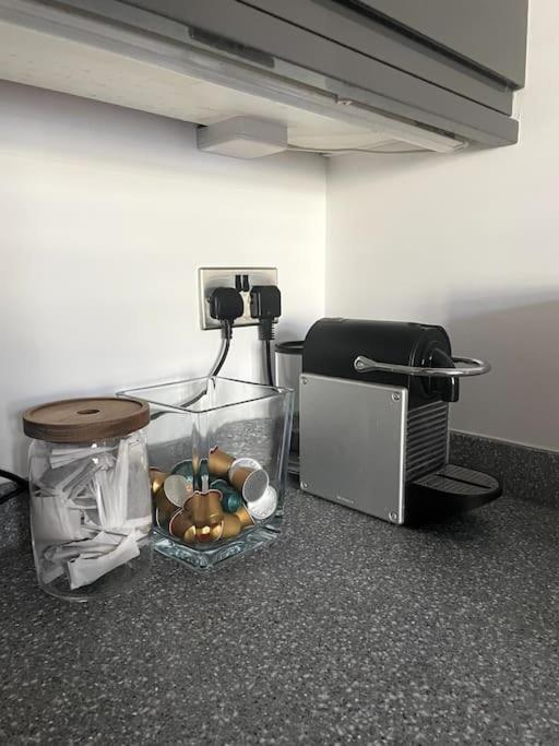 Abergavenny Center 2-Bed Flat Apartment ภายนอก รูปภาพ