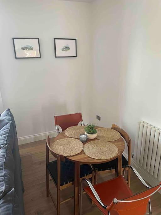 Abergavenny Center 2-Bed Flat Apartment ภายนอก รูปภาพ
