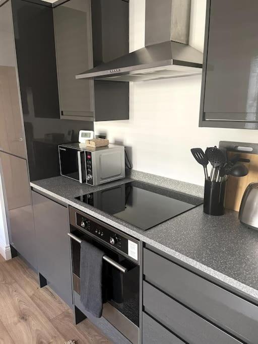 Abergavenny Center 2-Bed Flat Apartment ภายนอก รูปภาพ